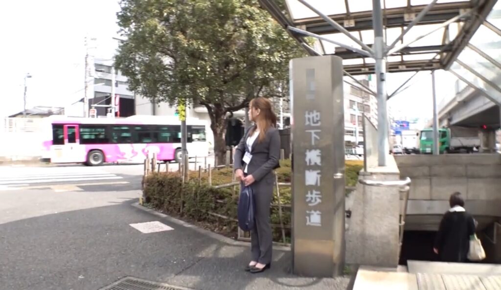 ムチムチのデカ尻OL
