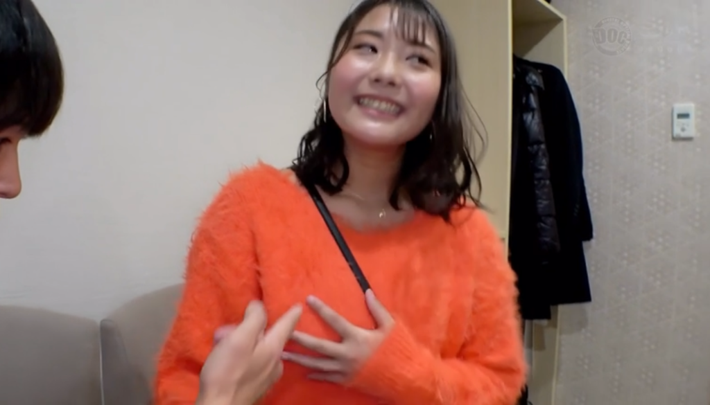 高身長ムチムチ女子の脇汗ビッショリ